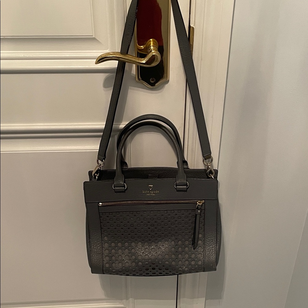 Kate Spade
Elegant Gray Handbag